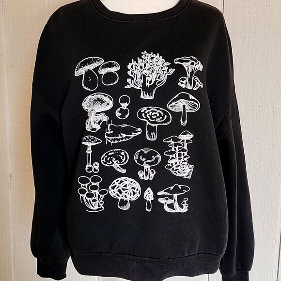 Mushroom Lovers Black Cropped Sweatshirt Forest Core Nature - Picture 1 of 7